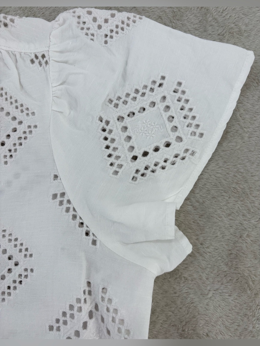 Madewell Eyelet Flutter-Sleeve Top, Eyelet White. - Picture 6 of 13